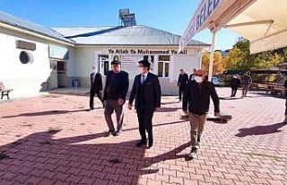Kaymakam cemevini ziyaret etti, talepleri dinledi