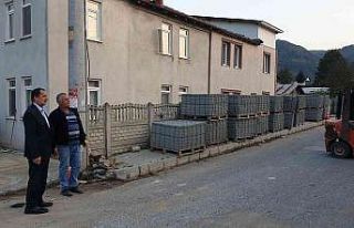 Kaynaşlı’da sokaklar kilit parke taşıyla düzenleniyor