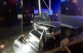 Kayseri’de otomobil yön levhasının direğine...