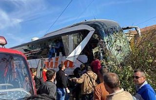 Kayseri’deki kazada can pazarı, yolcular camlar...