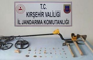 Kazı yaparken suçüstü yakalandı