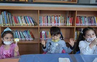 Keçiören’deki miniklere kitap sevgisi aşılanıyor