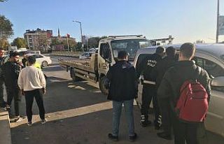 Kendisini durduran polise mukavemet gösteren sürücü...
