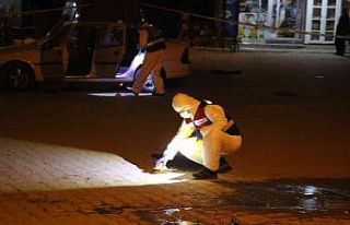 Kendisini icraya veren eski dünürünü ailesiyle...