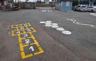 Kepez’de okul bahçelerine geleneksel oyun alanları...