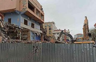 Keşan Belediyesi eski hizmet binasının yıkımı...