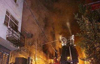 Kâğıthane’de mobilya imalathanesinde yangın