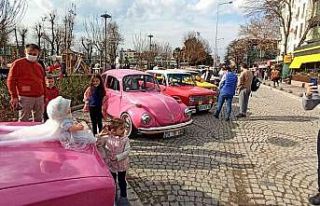 Klasik araçlar bir araya geldi, tutkunları fotoğraf...