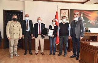 KMÜ’nün ihtisaslaşma beratı Rektör Ak’a teslim...