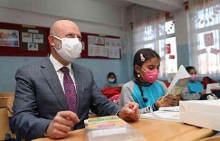 ‘Kocasinan Okuyor’ Projesinde öğrencilere kitap...