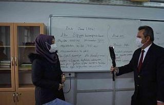 Koloğlu öğretmenlerin gününü çiçeklerle kutladı