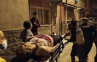 Komşular arasında taşlı bıçaklı kavga: 2 yaralı