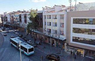 Konya’da Alaaddin Caddesindeki binalar tarihi dokuya...