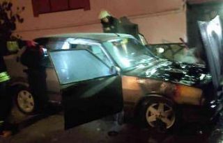 Konya’da park halindeki otomobil yandı