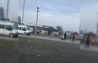 Köpeklerden kaçarken araç çarptı