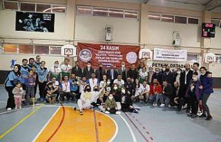 Körfez’de Öğretmenler Günü’ne özel voleybol...