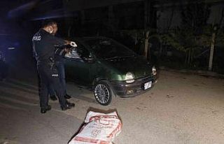 Kovalamaca sonucu durdurulan otomobilden 3 bin paket...