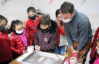 Köy çocukları ebru sanatı ile tanıştı