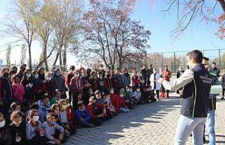 Köy çocuklarının roket ve drone heyecanı