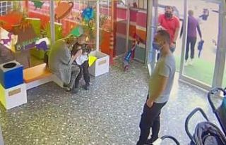 Kreşten yola fırlayan çocuğa okul servisi çarptı,...