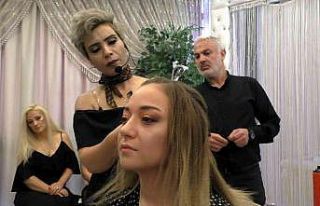 Kuaförler 2022 yılı saç modellerini öğrendi