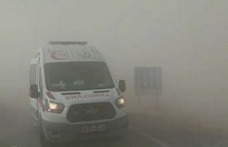 Kum fırtınası nedeniyle yol trafiğe kapandı,...