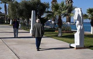 Kuşadası sahili sanata ev sahipliği yapıyor