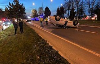 Kütahya’da 2 otomobil ve bir kamyonet çarpıştı:...