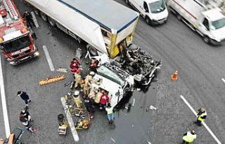 Kuzey Marmara Otoyolu’nda kaza yapan tırın kupası...