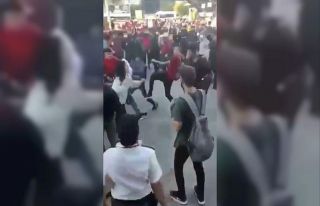 Liseli öğrencilerin okul çıkışı kavgası savaş...