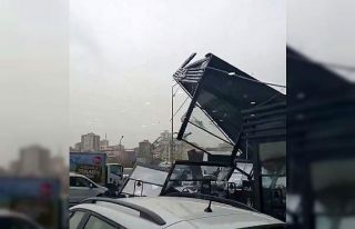 Lodos kafeyi böyle uçurdu