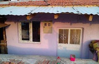 Mağdur durumdaki asker arkadaşlarının evini onardılar