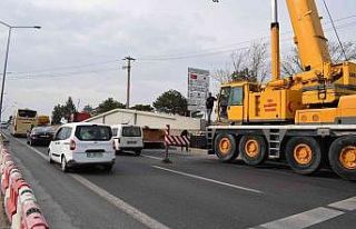 Malatya’da yola düşen dev beton makas trafiği...