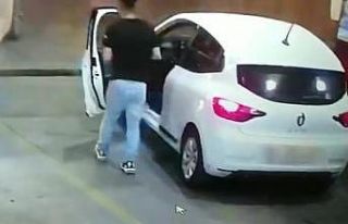 Maltepe’de lüks otomobillerin ön panel ve göstergelerini...