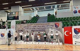 Manisa BBSK’lı eskrimcilerden 2 bronz madalya