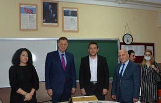 Manisa TB Anadolu Lisesinde Öğretmenler Günü kutlandı