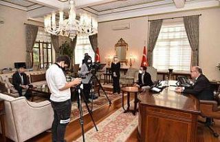 Manisalı iletişim öğrencileri Vali Karadeniz’le...