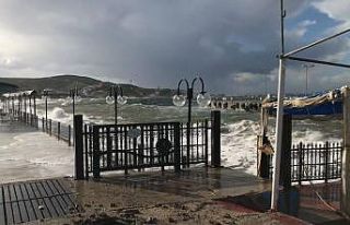 Marmara ve Avşa adalarına gemi seferine fırtına...