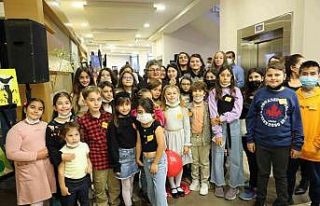 Marmaris’te küçük ressamlar hünerlerini sergiliyor