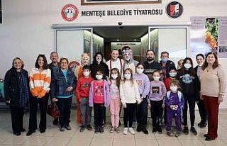 Menteşe Belediye Tiyatrosu perdeyi Yatağanlı çocuklar...
