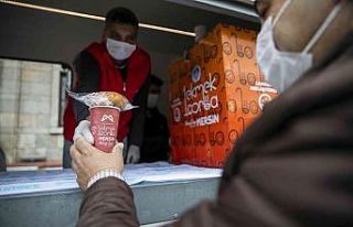 Mersin’de "1 Ekmek 1 Çorba" hizmeti yeniden...