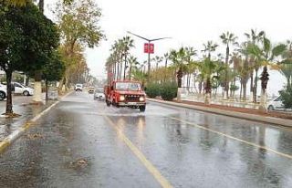 Mersin’de sağanak yağış etkili oldu