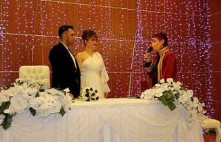 Mersinli nikah memuru, tavsiyeleriyle fenomen oldu