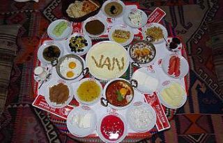 Meşhur Van kahvaltısında fahiş fiyatın önüne...