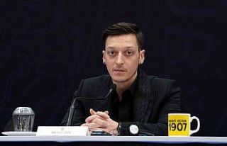 Mesut Özil’den takım arkadaşlarına uyarı!