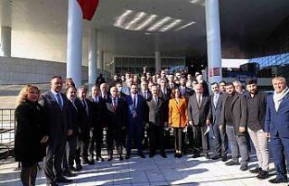 MHP 81 vilayeti adım adım geziyor