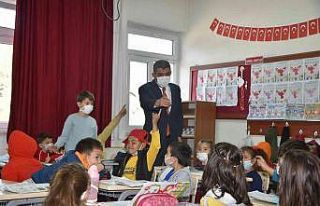 Milli Eğitim Müdürü Ekici öğretmen ve öğrencilerle...