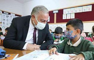 Milli Eğitim Müdürü Gönen, öğretmen ve öğrencilerle...