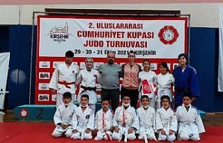 Minik judocular madalyayla döndü