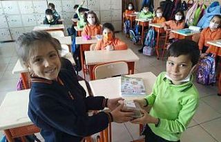 Minik öğrenci sokak hayvanlarını unutmadı